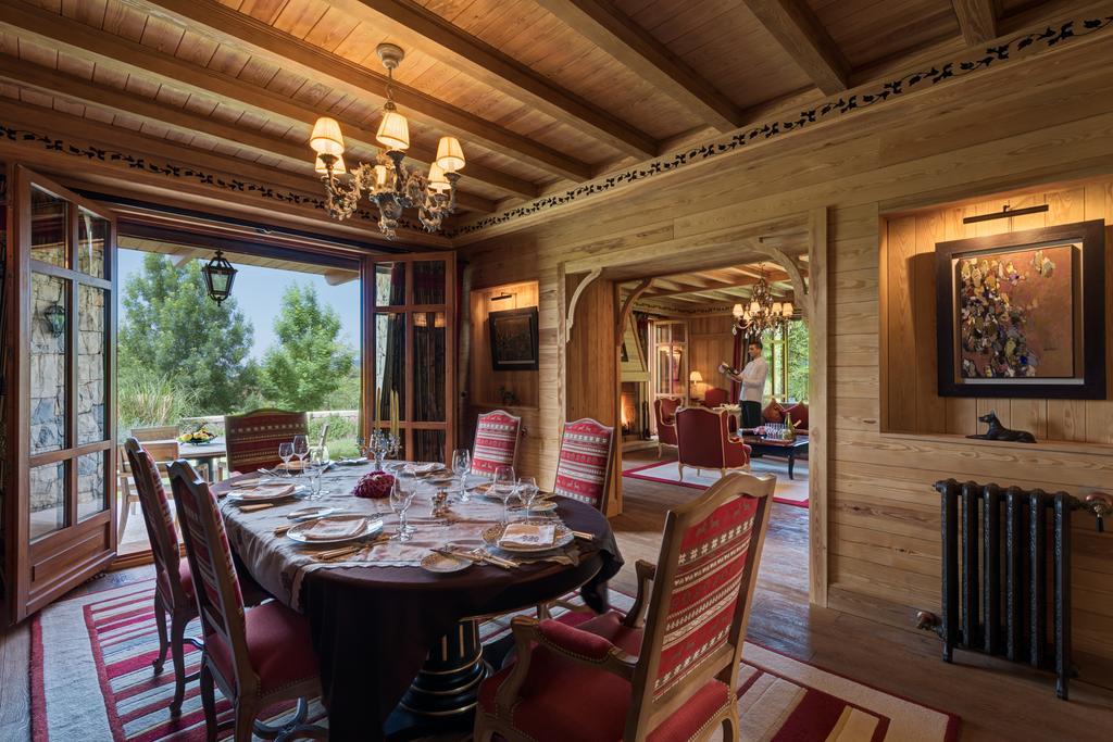 Exception Suite 4Adults 2Children